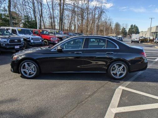 Photo 5 of 9 of 2017 Mercedes-Benz E-Class E 300 4MATIC